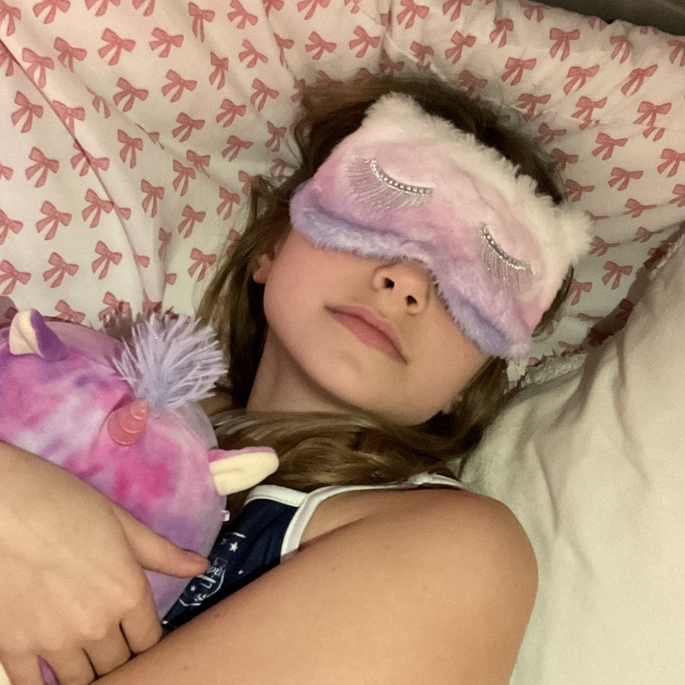Eye mask with unicorn plushy